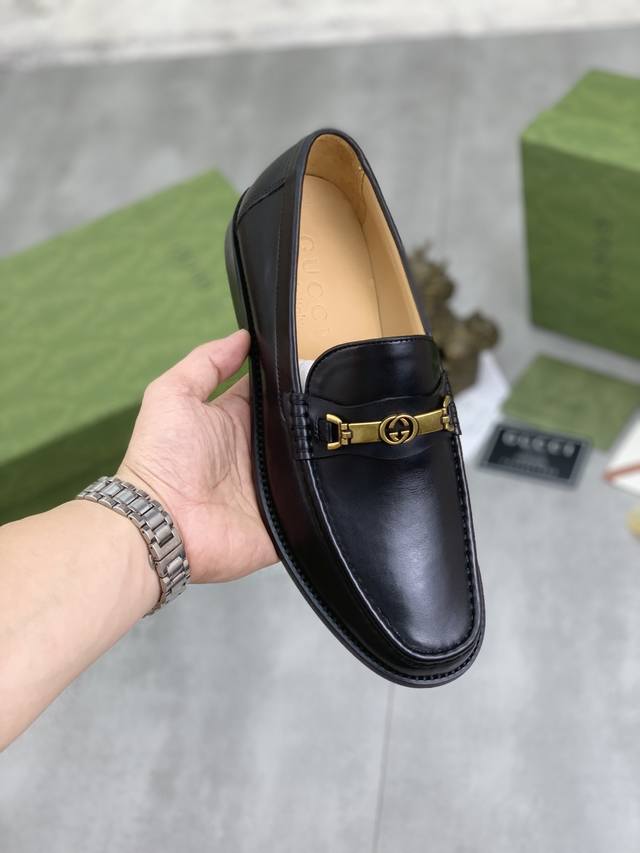 工厂价 实价高版本 原版古驰新款皮鞋 品牌： Gucci 古奇 标准码：38-45 等级：官网同款 原单品质 材料：原版小牛皮 水染牛皮内里 原版大底 款式类别